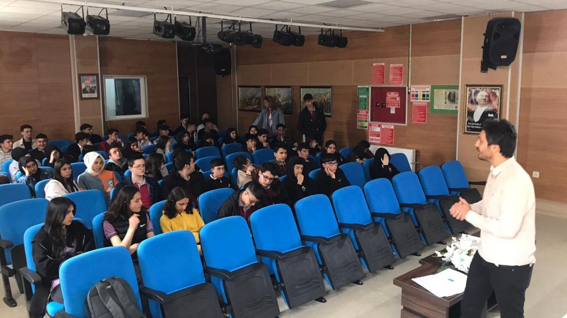 Kariyer planlama, cv oluşturma ve mülakat tekniklerini içeren uygulamali iş kulübü eğitimi gerçekleştirildi